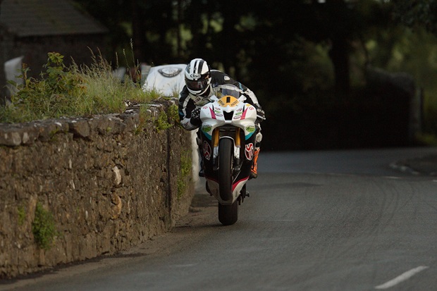Isle of Man TT winner Michael Dunlop in action at the 2012 Southern 100 (Tremaine Gregg)